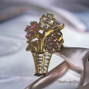 💖3 FOR $15💖 Basket of rhinestone flowers gold tone brooch pin